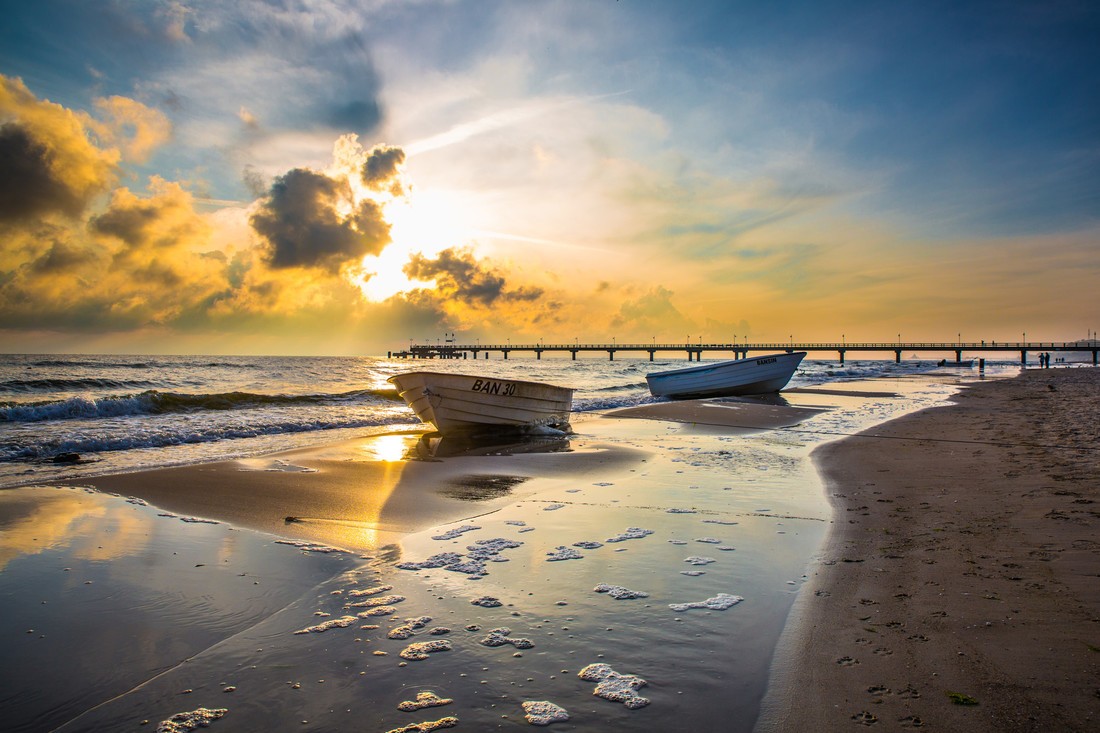 Boats lying on the beach of Bansin overlooking the sea at low tide. | Imperial Baths Usedom
